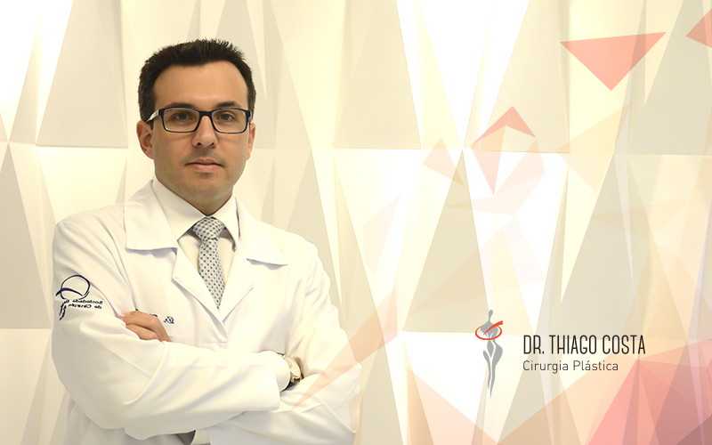 Cirurgia plÃ¡stica Ã© com o especialista: profissionais habilitados dÃ£o mais seguranÃ§a